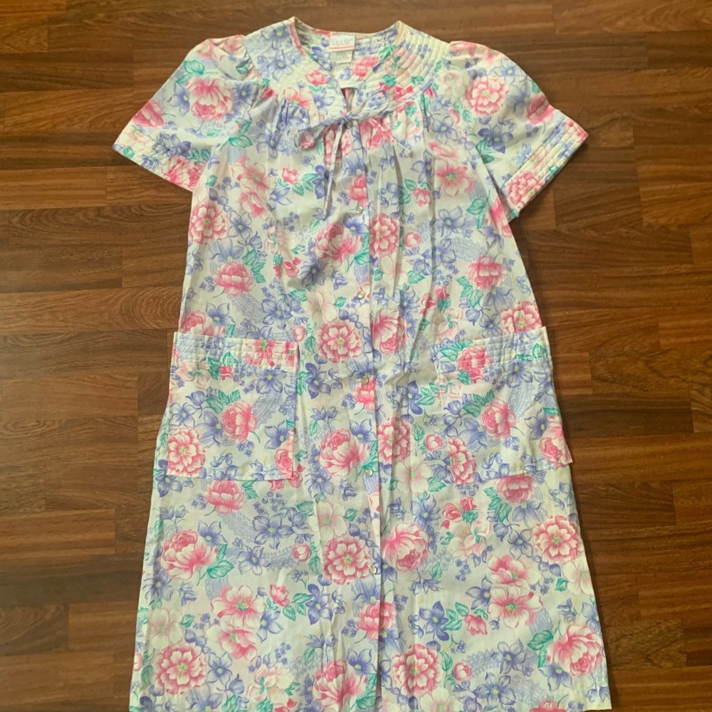 Women’s Small- Simply Basic Housedress Coat Snap Floral Cottage Grandma RN 19864